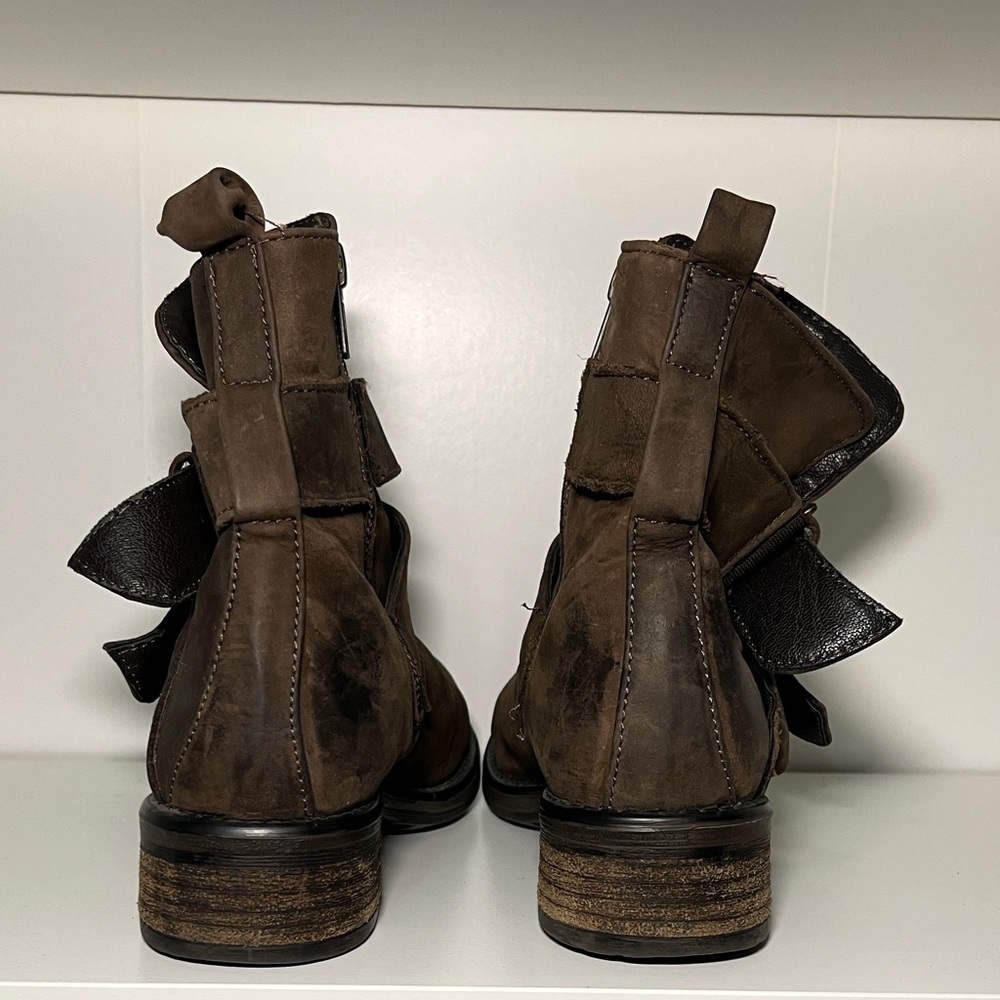 Steve Madden Oyyson Boots - Picture 4 of 7